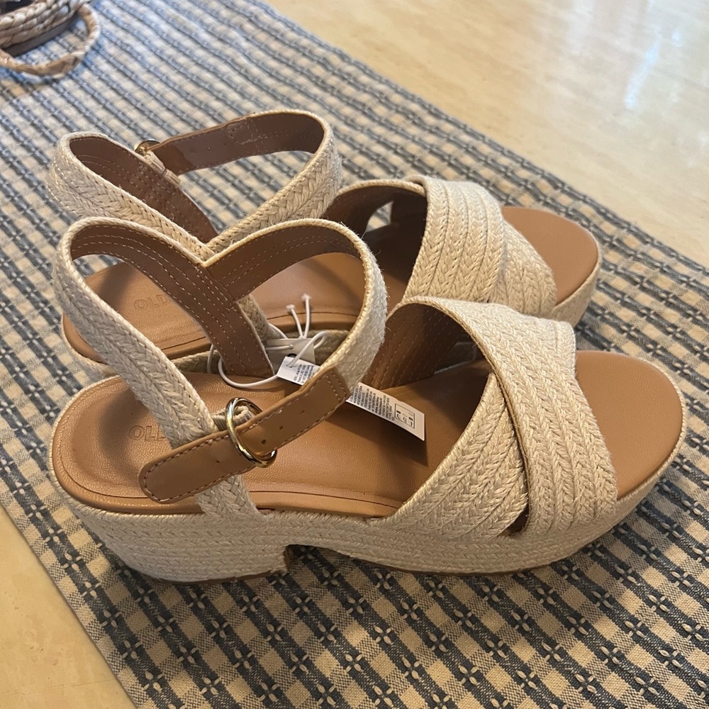 Old Navy Cream and Tan Espadrille Sandals with Platform Sole